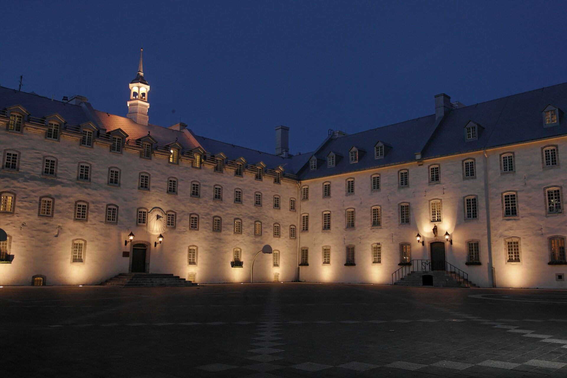 cour du vieux séminaire de québec