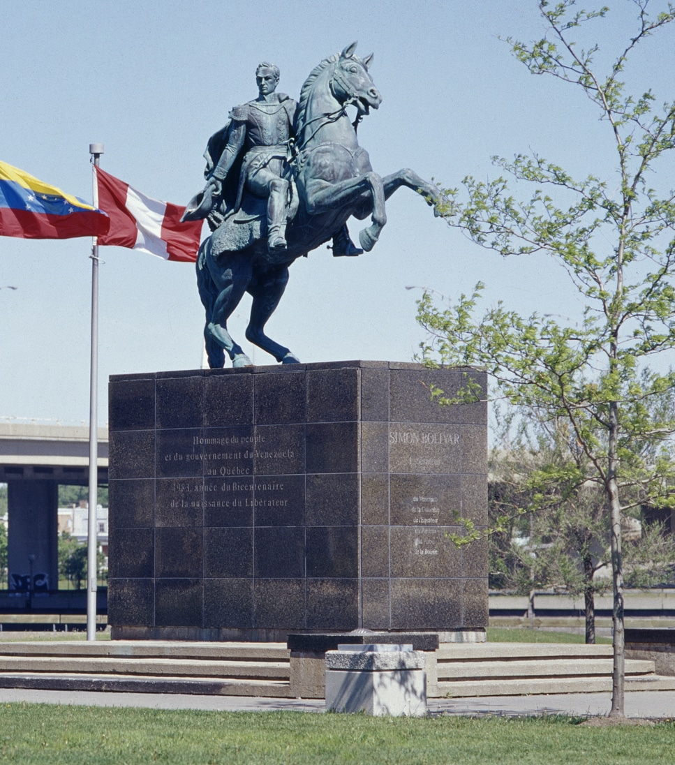 monument simon bolivar
