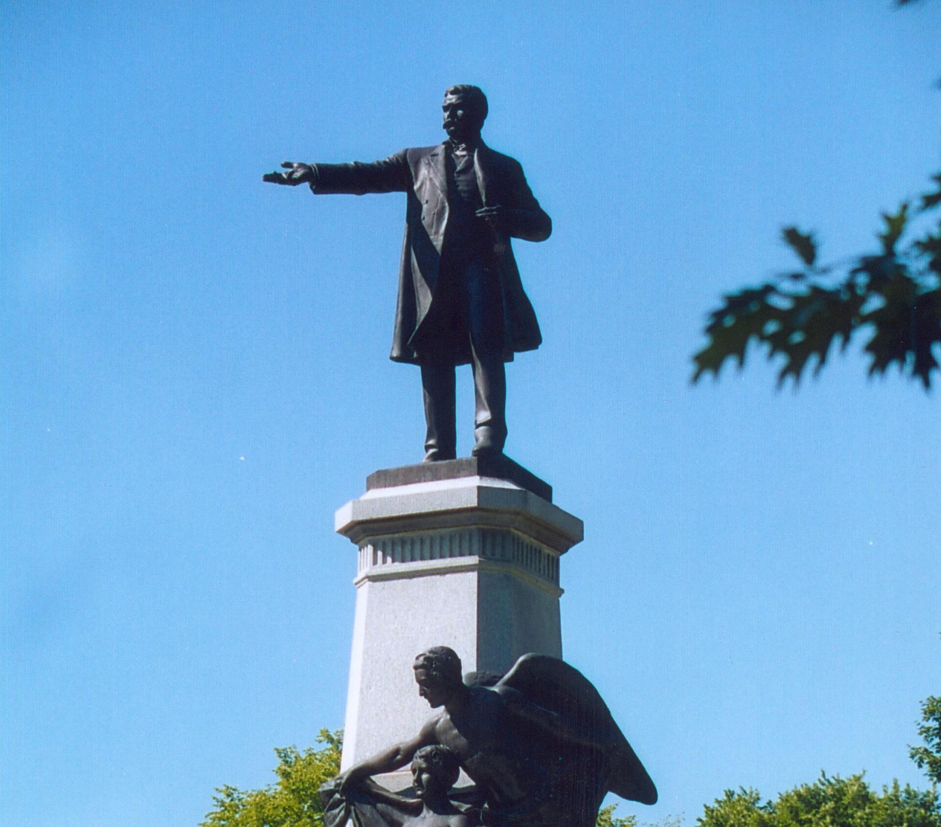 monument honoré mercier