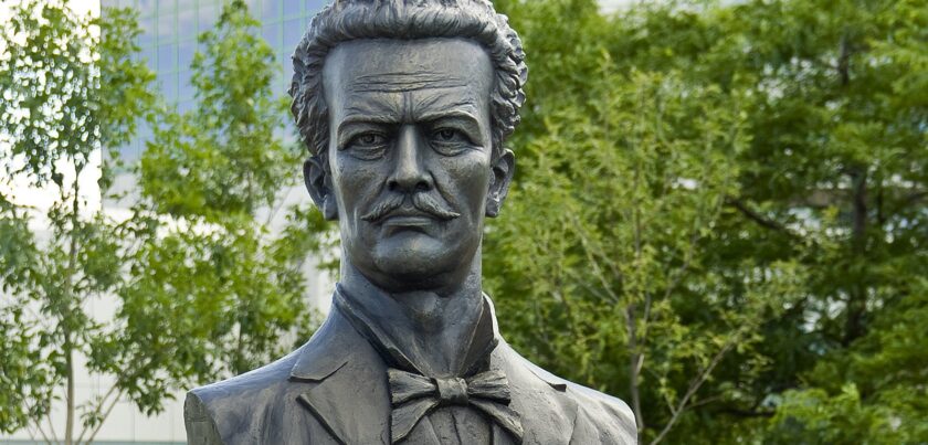 buste juan montalvo