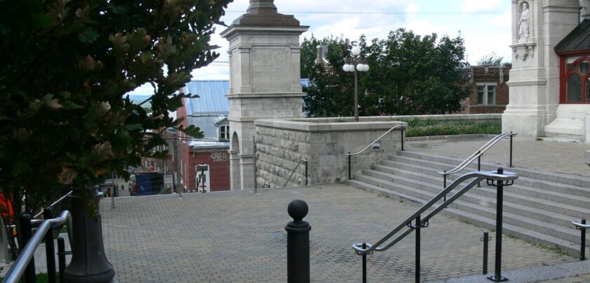 parvis église de saint jean baptiste