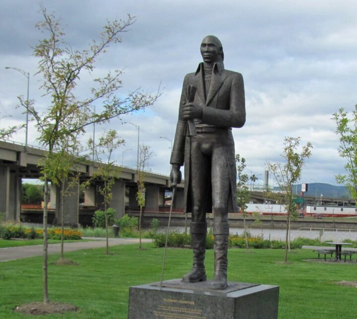 monument toussaint louverture