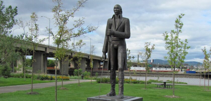 monument toussaint louverture